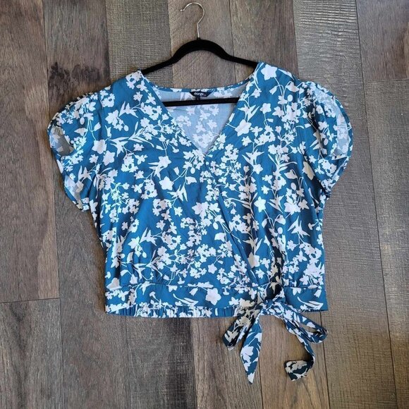 George Greenish-blue and white floral design top with tie at hem GUC - Picture 7 of 7